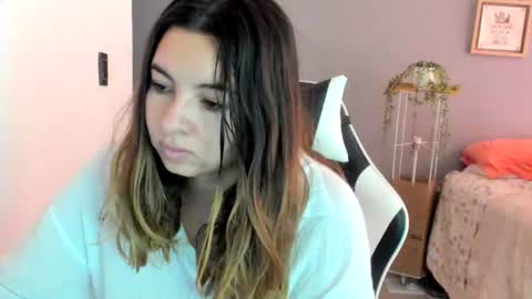 Snapshot of laracat18 chatting on June 14, 2026, 2:30 pm Lara online show from June 14, 2026, 2:30 pm