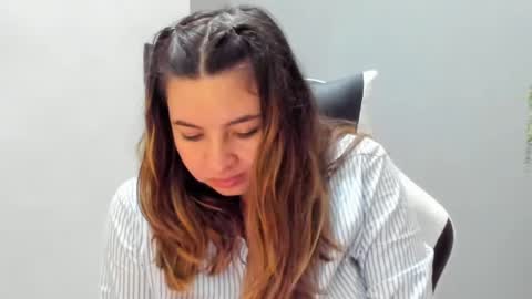 Snapshot of laracat18 chatting on June 17, 2026, 2:47 am Lara online show from June 17, 2026, 2:47 am