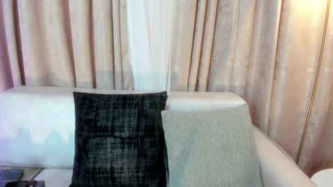  Lara Gold  online show from December 14, 2025, 4:01 pm