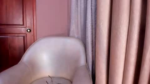 Snapshot of laragoldd chatting on February 17, 2026, 1:02 am Lara Gold online show from February 17, 2026, 1:02 am