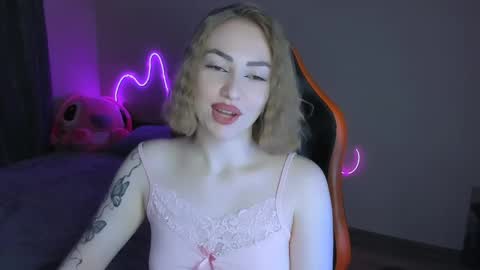 Snapshot of larakrein_lk chatting on April 17, 2026, 7:39 pm LaraKrein lk online show from April 17, 2026, 7:39 pm