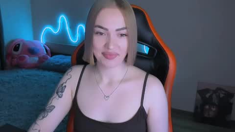 Snapshot of larakrein_lk chatting on May 3, 2026, 3:51 pm LaraKrein lk online show from May 3, 2026, 3:51 pm
