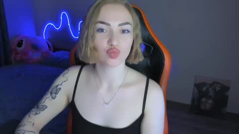 Snapshot of larakrein_lk chatting on May 4, 2026, 3:52 pm LaraKrein lk online show from May 4, 2026, 3:52 pm