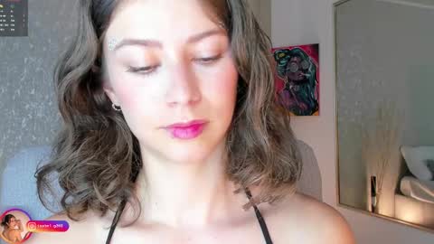 Lara  online show from October 24, 2025, 1:51 pm
