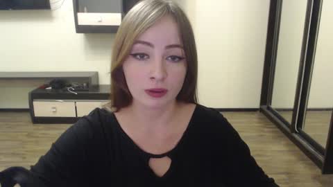 Laralianna online show from December 11, 2024, 7:25 pm