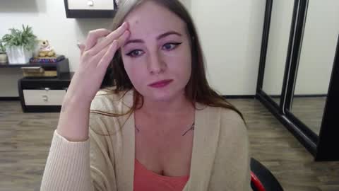 Laralianna online show from September 23, 2025, 1:47 pm