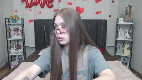 LaraPika online show from May 7, 2026, 5:35 am