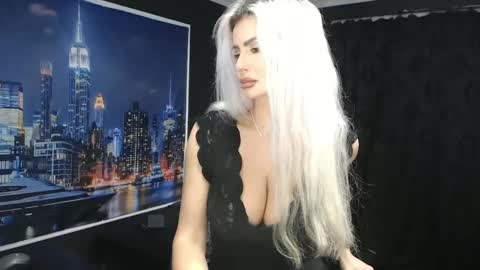 Snapshot of laras_moans chatting on December 7, 2024, 8:00 am laras_moans online show from December 7, 2024, 8:00 am