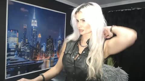 Snapshot of laras_moans chatting on December 8, 2024, 9:02 am laras_moans online show from December 8, 2024, 9:02 am