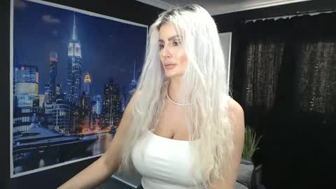 Snapshot of laras_moans chatting on December 13, 2024, 12:06 pm laras_moans online show from December 13, 2024, 12:06 pm