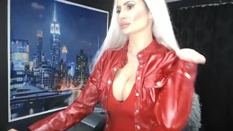 Snapshot of laras_moans chatting on December 21, 2024, 8:07 am laras_moans online show from December 21, 2024, 8:07 am