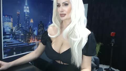 Snapshot of laras_moans chatting on February 1, 2025, 8:50 am laras_moans online show from February 1, 2025, 8:50 am