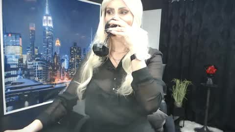 Snapshot of laras_moans chatting on February 4, 2025, 11:27 am laras_moans online show from February 4, 2025, 11:27 am