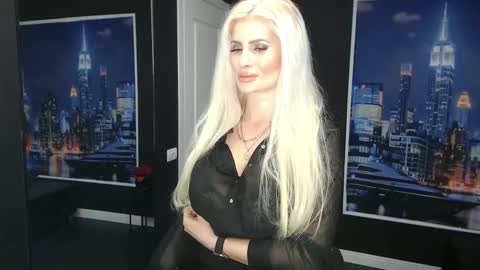 Snapshot of laras_moans chatting on February 23, 2025, 9:33 am laras_moans online show from February 23, 2025, 9:33 am