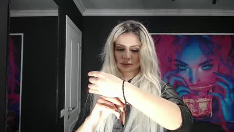 laras_moans online show from January 14, 2026, 9:48 am
