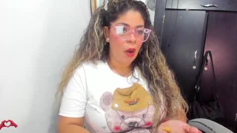 laris_park online show from April 7, 2026, 11:59 pm