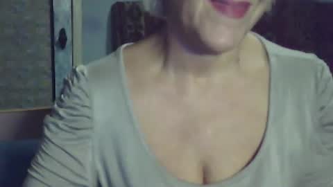 Snapshot of larisaq4ugo24 chatting on December 25, 2024, 9:22 pm larisaq4ugo24 online show from December 25, 2024, 9:22 pm