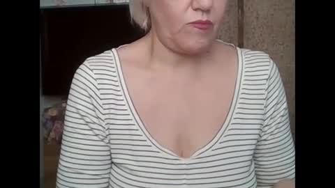 larisaq4ugo24 online show from September 24, 2025, 6:17 am