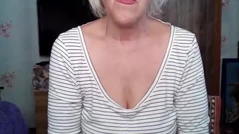 larisaq4ugo24 online show from July 13, 2026, 7:33 am