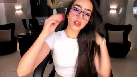 Larisa Smirnov online show from December 23, 2025, 4:10 am