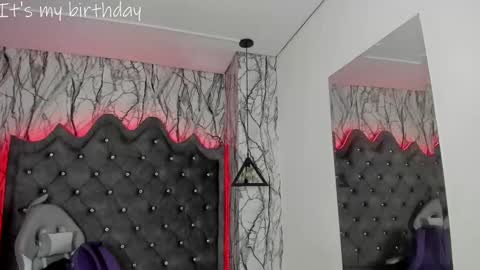 Snapshot of larissa01_ chatting on January 25, 2025, 2:37 am Lari online show from January 25, 2025, 2:37 am