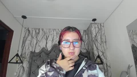 Snapshot of larissa01_ chatting on February 18, 2025, 1:54 am Lari online show from February 18, 2025, 1:54 am