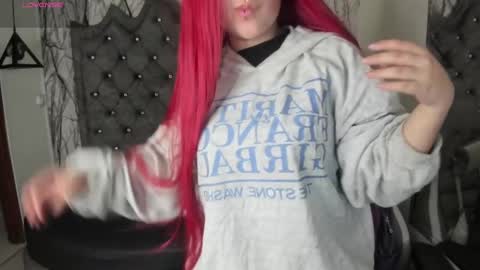 Snapshot of larissa01_ chatting on March 8, 2025, 2:34 am Lari online show from March 8, 2025, 2:34 am