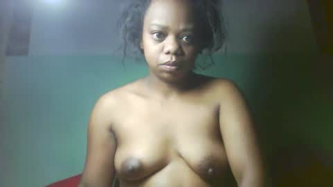 larissa645771 online show from September 28, 2025, 2:17 am