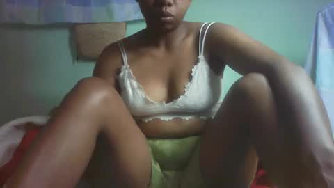 larissa645771 online show from November 12, 2025, 2:45 am