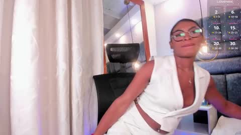 Larissa  online show from September 12, 2025, 11:54 am