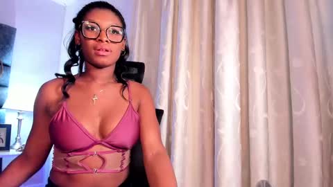 Larissa  online show from September 16, 2025, 11:44 am