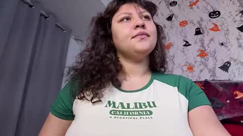Snapshot of larissa_antonella chatting on October 24, 2025, 5:15 am larissa_antonella online show from October 24, 2025, 5:15 am