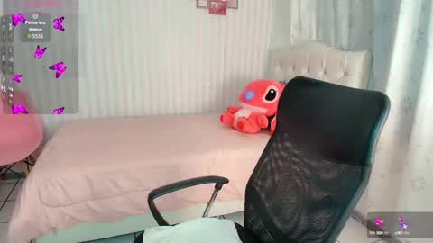 Snapshot of larissalove_doll chatting on September 25, 2025, 9:40 pm Larissas online show from September 25, 2025, 9:40 pm