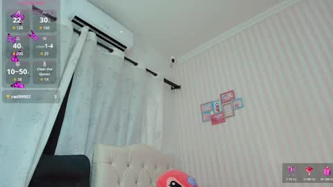 Snapshot of larissalove_doll chatting on September 30, 2025, 10:15 pm Larissas online show from September 30, 2025, 10:15 pm