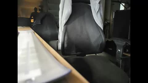 Snapshot of larop49 chatting on April 4, 2026, 3:27 am Larop49 online show from April 4, 2026, 3:27 am