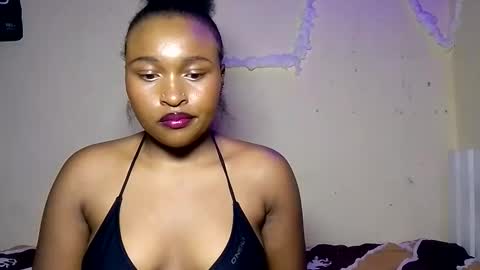 larora_ online show from September 16, 2025, 6:53 pm