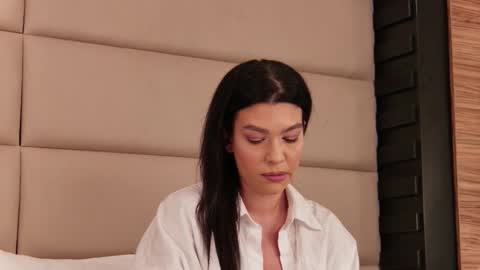Lara online show from September 13, 2025, 6:18 pm
