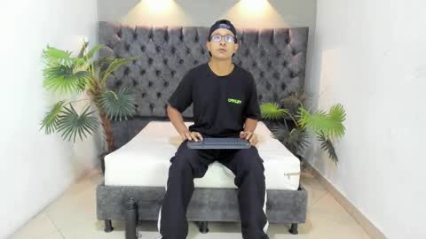 Snapshot of larry_vito chatting on January 17, 2026, 12:32 pm LARRY online show from January 17, 2026, 12:32 pm