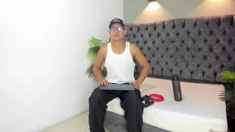 Snapshot of larry_vito chatting on January 19, 2026, 12:20 pm LARRY online show from January 19, 2026, 12:20 pm