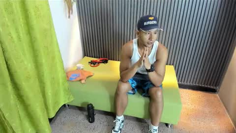 Snapshot of larry_vito chatting on February 4, 2026, 12:55 pm LARRY online show from February 4, 2026, 12:55 pm