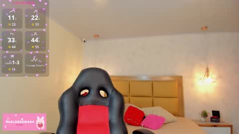 Snapshot of larsonmia chatting on March 27, 2026, 12:27 pm MIA online show from March 27, 2026, 12:27 pm