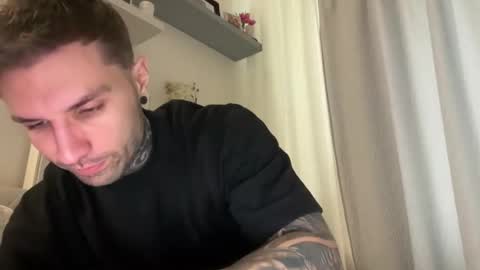 Snapshot of larsskeet chatting on December 20, 2025, 11:17 am larsskeet online show from December 20, 2025, 11:17 am