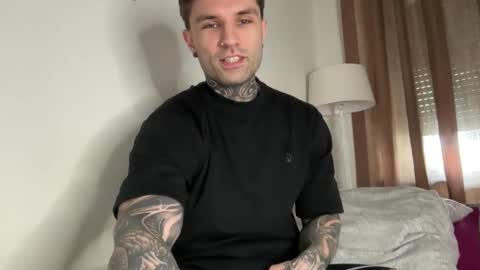 Snapshot of larsskeet chatting on January 7, 2026, 1:24 pm larsskeet online show from January 7, 2026, 1:24 pm