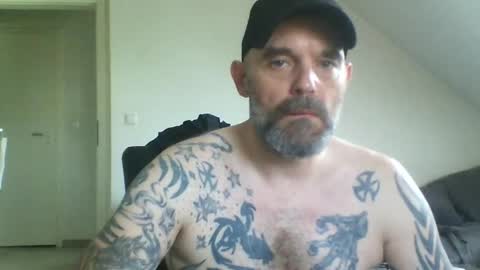 Snapshot of larsvegas1895 chatting on May 23, 2026, 2:54 pm larsvegas1895 online show from May 23, 2026, 2:54 pm