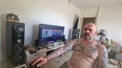 Snapshot of larsvegas1895 chatting on July 4, 2026, 9:15 am larsvegas1895 online show from July 4, 2026, 9:15 am
