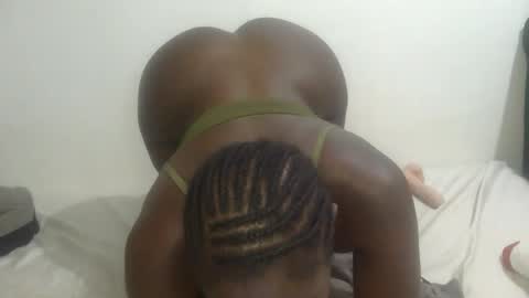 larvy12 online show from April 24, 2026, 4:15 am
