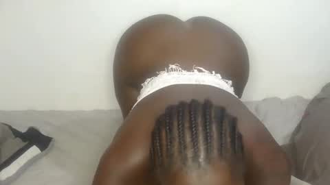 larvy12 online show from May 5, 2026, 2:03 pm