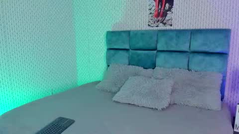 Snapshot of lary_holly chatting on December 22, 2025, 9:45 pm Lary online show from December 22, 2025, 9:45 pm