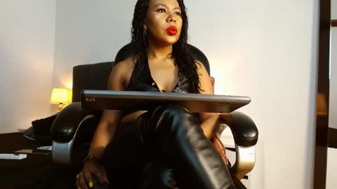 Laryssa online show from October 2, 2025, 1:29 pm