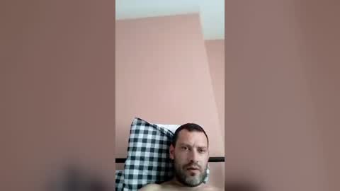 laszloszilagyi925 online show from June 19, 2026, 5:06 pm